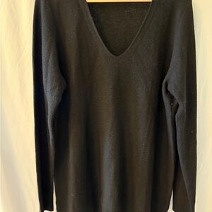 Gap Women's Black V-Neck Sweater size L